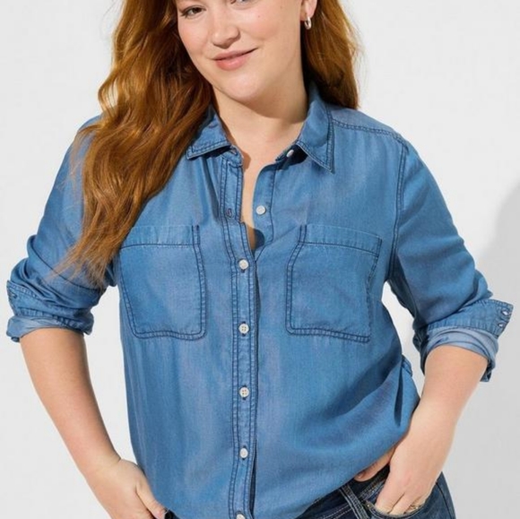 🆕️Torrid Button Up Chambray - Picture 6 of 9